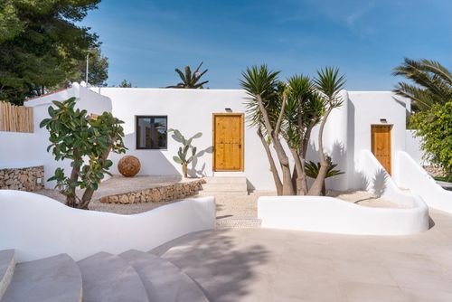 Villa Querida  Luxe 10 persoons Ibiza style villa: Javea, Costa Blanca, Spanje. Gevel / entree
