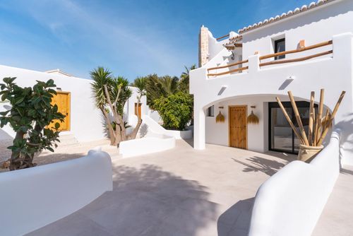 Villa Querida  Luxe 10 persoons Ibiza style villa: Javea, Costa Blanca, Spanje. Dakterras en Ingang