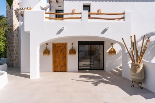 Villa Querida  Luxe 10 persoons Ibiza style villa: Javea, Costa Blanca, Spanje. Ingang