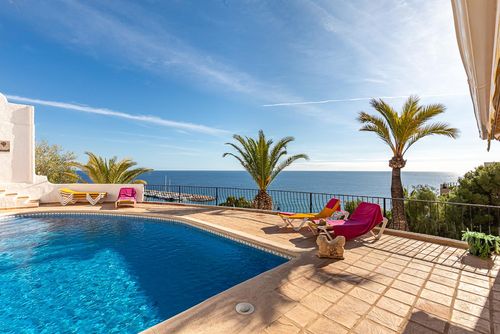 Campomanus Comfortabele villa in Altea, Costa Blanca, Spanje met een privézwembad voor 6 personen. Het huis is gelegen in een heuvelachtige en residentiële kustzone en ligt op 200 m van het Campomanes-strand....