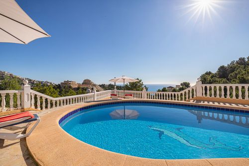 Casa Urlisa Gemütliche Villa in Altea, Costa Blanca, Spanien, mit beheiztem Pool für 6 Personen. Das Haus befindet sich in einer hügeligen, bewaldeten und Wohngegend....