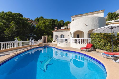Casa Urlisa Comfortabele villa in Altea, Costa Blanca, Spanje met verwarmd zwembad voor 6 personen. Het huis is gelegen in een heuvelachtig, bosrijk en residentieel gebied....