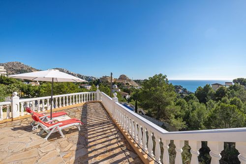 Casa Urlisa Villa confortevole ad Altea, Costa Blanca, Spagna, con piscina riscaldata per 6 persone. La casa è situata in una zona collinare, boscosa e residenziale....