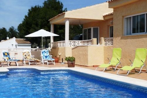 Sierra Verde Polop Villa à Altea, Costa Blanca, Espagne avec piscine privée pour 6 personnes. La maison est située dans une région vallonnée, rurale, boisée et résidentielle....