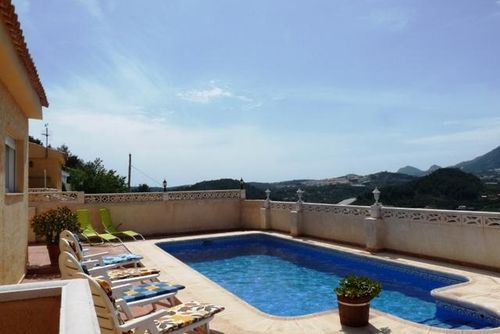 Sierra Verde Polop Villa mit privatem Pool in Altea, Costa Blanca, Spanien für 6 Personen. Das Haus befindet sich in einer hügeligen, ländlichen, bewaldeten und Wohngegend....