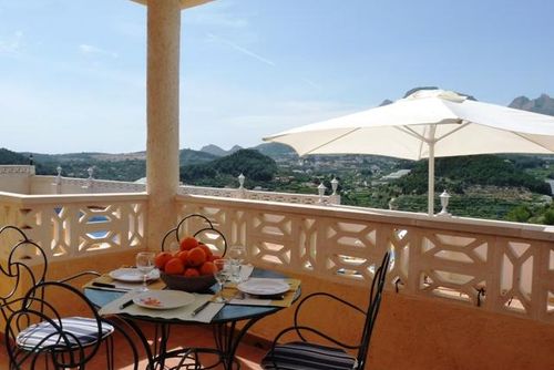 Sierra Verde Polop Villa mit privatem Pool in Altea, Costa Blanca, Spanien für 6 Personen. Das Haus befindet sich in einer hügeligen, ländlichen, bewaldeten und Wohngegend....