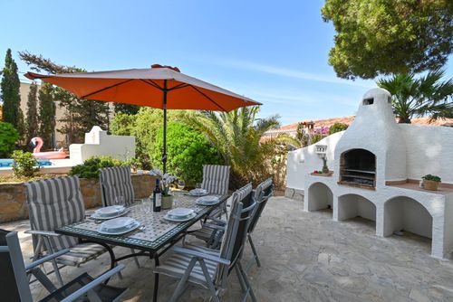La Gaviota Klassiek en mooi vakantiehuis in Xàbia, Costa Blanca, Spanje met privézwembad voor 6 personen. Het huis is gelegen in een bosrijke en residentiële strandomgeving....
