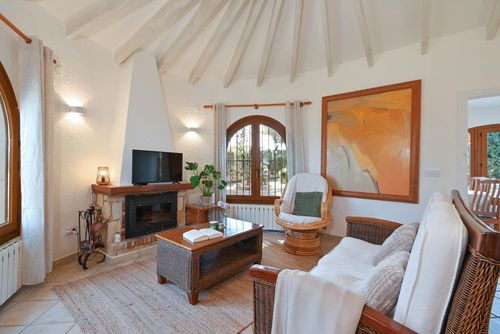 La Gaviota Klassiek en mooi vakantiehuis in Xàbia, Costa Blanca, Spanje met privézwembad voor 6 personen. Het huis is gelegen in een bosrijke en residentiële strandomgeving....