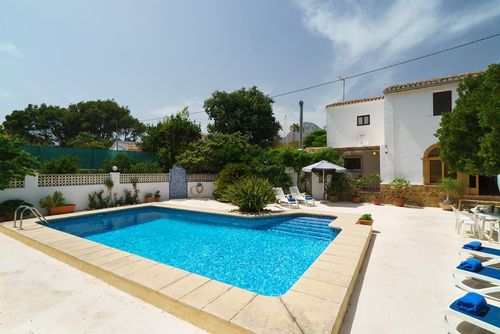 Casa Seniola Maison de vacances classique et romantique à Jávea, Costa Blanca, Espagne avec piscine privée pour 6 personnes. La maison est située dans une zone rurale proche de la plage....