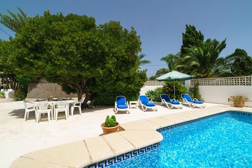 Casa Seniola Maison de vacances classique et romantique avec piscine privée à Jávea, Costa Blanca, Espagne pour 6 personnes. La maison est située dans une zone rurale près de la plage....