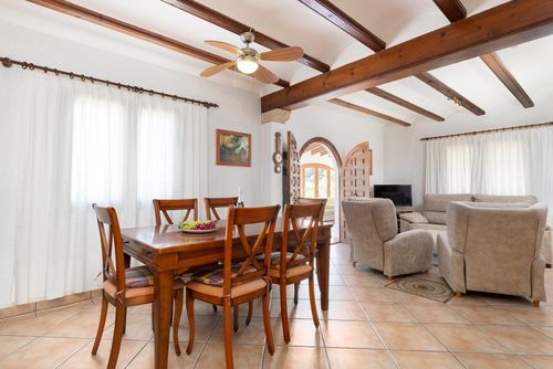 Villa Maria Klassische und schöne Villa in Jávea, Costa Blanca, Spanien mit privatem Pool für 6 Personen. Das Haus liegt in einem bewaldeten und ruhigen Wohnviertel in Strandnähe....