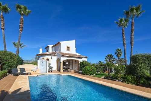 El Signo de Aries Klassische und komfortable Villa in Xàbia, Costa Blanca, Spanien mit privatem Pool für 6 Personen. Das Haus befindet sich in einer Wohnstrandgegend....