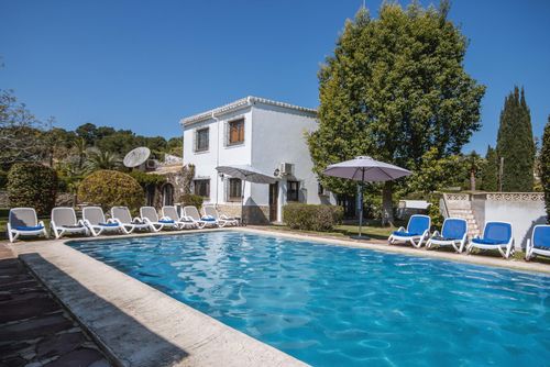 Villa Escocia Grote en comfortabele villa met privézwembad in Jávea, Costa Blanca, Spanje voor 12 personen. Het huis is gelegen in een bebost en stedelijk strandgebied....