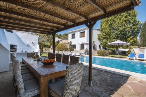 Villa Escocia Amplia y cómoda villa en Jávea, Costa Blanca, España con piscina privada para 12 personas. La casa está situada en una zona de playa urbana y arbolada....