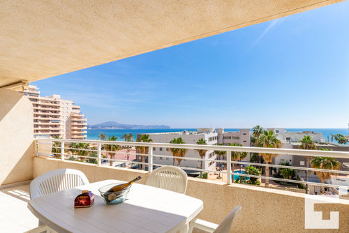 Apolo XVI 1 4 17 Appartement confortable à Calpe, Costa Blanca, Espagne, avec une piscine commune pour 4 personnes. L'appartement est situé à proximité de restaurants et bars, de magasins et supermarchés, et se trouve à 25 m de la plage de La Fossa / Levante....