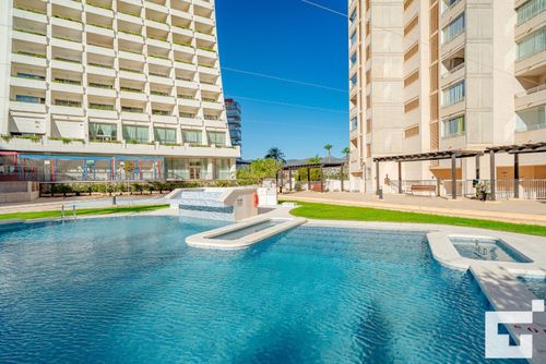 Apolo XVI 1 4 19 - Grupo Turis Appartement confortable avec piscine commune à Calpe, Costa Blanca, Espagne, pour 4 personnes. L'appartement est situé à proximité de restaurants et bars, de magasins et supermarchés, et se trouve à 25 m de la plage de La Fossa / Levante....