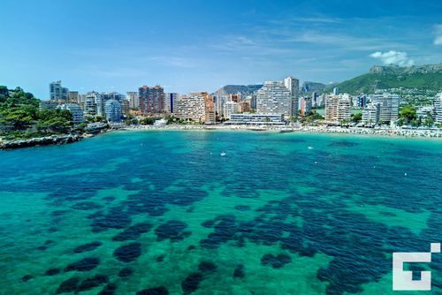 Apolo XVI 73 Apartamento con piscina comunitaria en Calpe, Costa Blanca, España para 4 personas. El apartamento se encuentra cerca de restaurantes y bares, tiendas y supermercados, y está a 25 m de la playa de La Fossa / Levante....