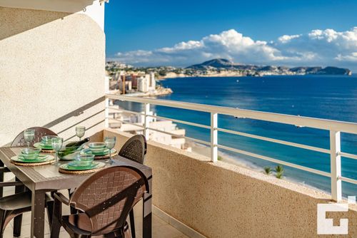 Apolo XVI 73 - Grupo Turis Appartement met gemeenschappelijk zwembad in Calpe, Costa Blanca, Spanje voor 4 personen. Het appartement is gelegen nabij restaurants en bars, winkels en supermarkten, en ligt op 25 m van het strand La Fossa / Levante....