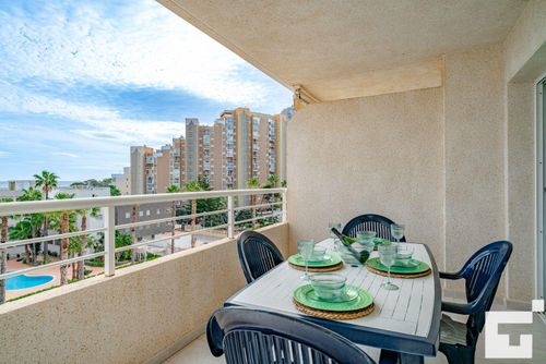 Apolo XVI 2 4 19 Apartamento cómodo con piscina comunitaria en Calpe, Costa Blanca, España, para 4 personas. El apartamento se encuentra cerca de restaurantes y bares, tiendas y supermercados, y a solo 25 m de la playa de La Fossa / Levante....