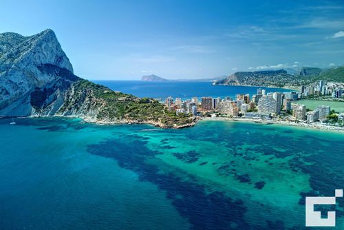 Apolo XVII 22 Bequeme Wohnung in Calpe, Costa Blanca, Spanien, mit Gemeinschaftspool für 6 Personen. Die Wohnung befindet sich in der Nähe von Restaurants und Bars, Geschäften und Supermärkten und ist nur 50 m vom Strand La Fossa / Levante entfernt....
