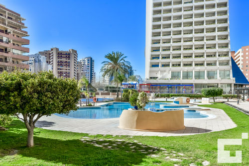 Apolo XVII 22 Appartement confortable à Calpe, Costa Blanca, Espagne, avec piscine commune pour 6 personnes. L'appartement est situé à proximité de restaurants et bars, de magasins et supermarchés, et se trouve à 50 m de la plage de La Fossa / Levante....
