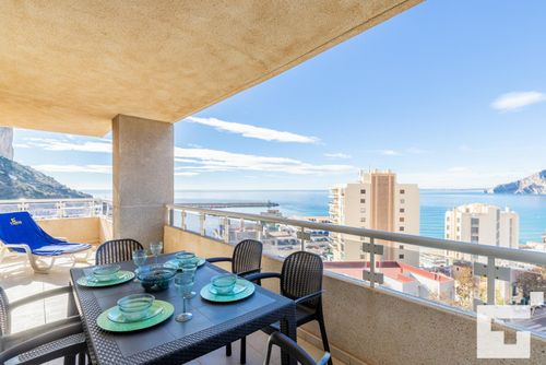 Apolo XVIII 57 Appartement met gemeenschappelijk zwembad in Calpe, Costa Blanca, Spanje voor 6 personen. Het appartement is gelegen in de nabijheid van restaurants en bars, winkels en supermarkten, en ligt op 100 m van het La Fossa / Levante strand....