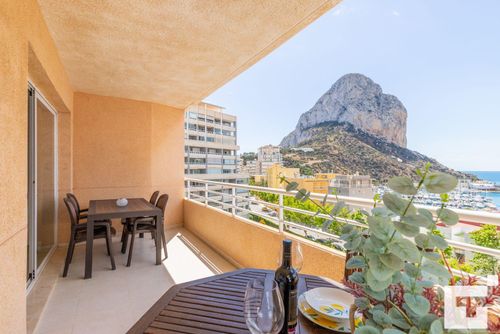 Apolo XIX 34L Apartamento cómodo con piscina comunitaria en Calpe, Costa Blanca, España, para 6 personas. El apartamento se encuentra cerca de restaurantes y bares, tiendas y supermercados, y está a 100 m de la playa de La Fossa / Levante....
