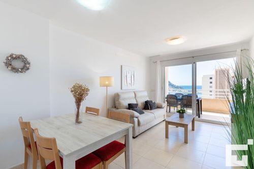 Apolo XIX 34L Appartamento confortevole con piscina comune a Calpe, Costa Blanca, Spagna per 6 persone. L'appartamento è situato vicino a ristoranti e bar, negozi e supermercati, e a 100 m dalla spiaggia di La Fossa / Levante....