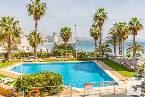 Mesana 13 - Grupo Turis Apartment in Calpe, Costa Blanca, Spanien mit Gemeinschaftspool für 4 Personen. Das Apartment befindet sich in der Nähe von Restaurants und Bars, Geschäften und Supermärkten und ist 25 m vom Strand La Fossa / Levante entfernt....