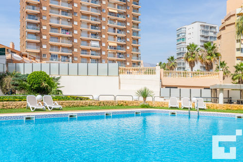 Mesana 13 - Grupo Turis Appartement in Calpe, Costa Blanca, Spanje met gemeenschappelijk zwembad voor 4 personen. Het appartement is gelegen nabij restaurants en bars, winkels en supermarkten, en ligt op 25 m van het La Fossa / Levante strand....