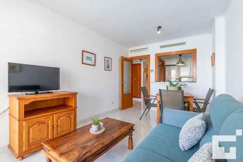 Mesana 13 Apartment in Calpe, Costa Blanca, Spanien mit Gemeinschaftspool für 4 Personen. Das Apartment befindet sich in der Nähe von Restaurants und Bars, Geschäften und Supermärkten und ist nur 25 m vom Strand La Fossa / Levante entfernt....