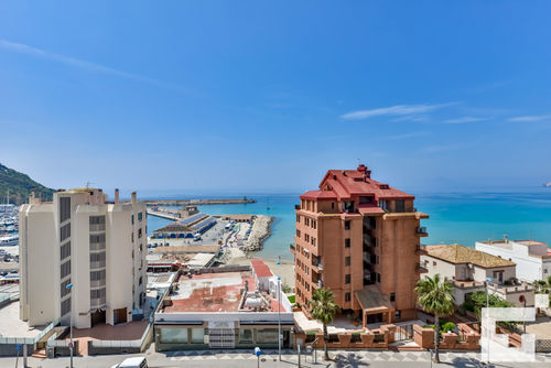 Nautilus 32B Well-furnished apartment in Calpe, Costa Blanca, Spain with communal pool for 5 persons. The apartment is situated close to restaurants and bars, shops, supermarkets and a tennis court, and is 50 m from Cantal Roig beach....
