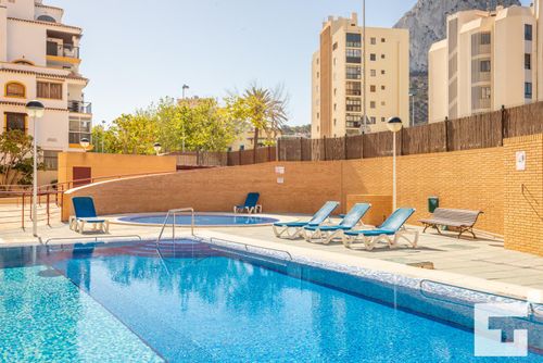 Nautilus 39B Appartamento con piscina comune a Calpe, Costa Blanca, Spagna, per 4 persone. L'appartamento è situato vicino a ristoranti e bar, negozi e supermercati, ed è a 50 m dalla spiaggia di Cantal Roig....