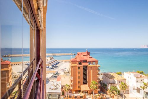 Nautilus 39B Apartment with communal pool in Calpe, Costa Blanca, Spain for 4 persons. The apartment is situated close to restaurants and bars, shops and supermarkets, and is 50 m from Cantal Roig beach....