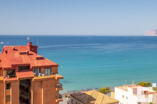 Nautilus 39B Appartement avec piscine commune à Calpe, Costa Blanca, Espagne pour 4 personnes. L'appartement est situé à proximité de restaurants et de bars, de commerces et de supermarchés, et se trouve à 50 m de la plage de Cantal Roig....