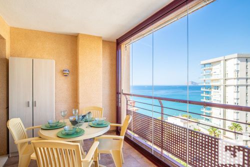 Nautilus 39B - Grupo Turis Appartement in Calpe, Costa Blanca, Spanje met gemeenschappelijk zwembad voor 4 personen. Het appartement is gelegen nabij restaurants en bars, winkels en supermarkten, en ligt op 50 m van het Cantal Roig-strand....