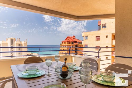 Turis 17 Hermoso y acogedor apartamento en Calpe, Costa Blanca, España, con piscina comunitaria para 6 personas. El apartamento se encuentra en una zona residencial de playa, cerca de restaurantes, bares y supermercados, y a 200 m de la playa de Levante....