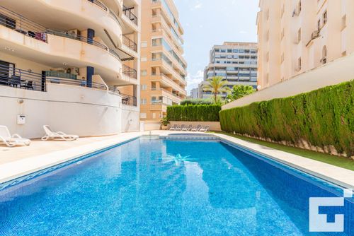 Turis 17 Bel appartement confortable à Calpe, Costa Blanca, Espagne, avec piscine commune pour 6 personnes. L'appartement est situé dans un quartier résidentiel proche de la plage, à proximité de restaurants, bars et supermarchés, et à 200 m de la plage de Levante....