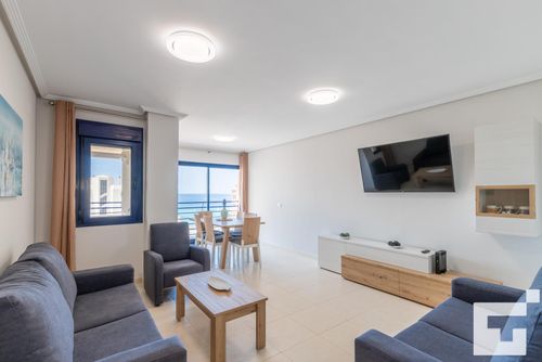 Turis 17 Mooie en comfortabele appartement in Calpe, Costa Blanca, Spanje met gemeenschappelijk zwembad voor 6 personen. Het appartement is gelegen in een residentieel strandgebied, dicht bij restaurants, bars en supermarkten, en op 200 m van het Levante strand....