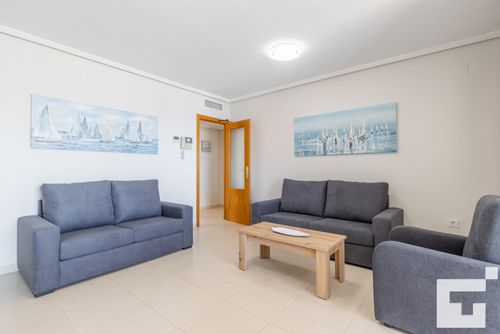 Turis 17 Mooie en comfortabele appartement in Calpe, Costa Blanca, Spanje met gemeenschappelijk zwembad voor 6 personen. Het appartement is gelegen in een residentieel strandgebied, dicht bij restaurants, bars en supermarkten, en op 200 m van het Levante strand....