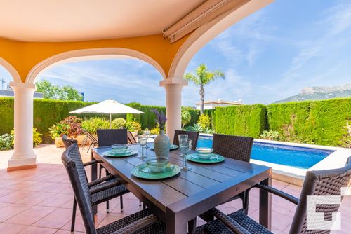 Villa Casanova: Calpe, Costa Blanca, Espagne. Coin repas extérieur et Piscine