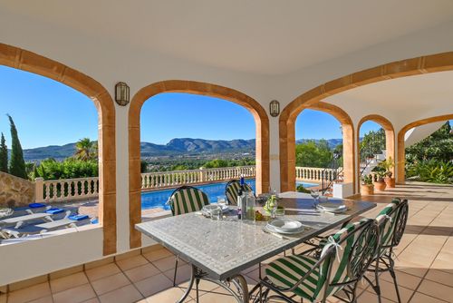Olivo Villa rústica y clásica con piscina privada en Jávea, Costa Blanca, España para 4 personas. La casa está situada en una zona residencial de playa....