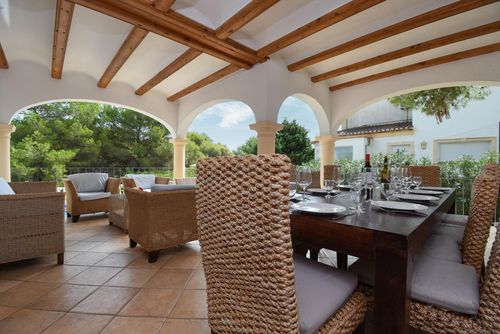Anngo Dos Superbe et agréable villa avec piscine privée à Jávea, Costa Blanca, Espagne pour 12 personnes. La maison est située dans une région de plage résidentielle vallonnée et boisée, proche des supermarchés et à 4 km de la plage de La Granadella, Jávea....