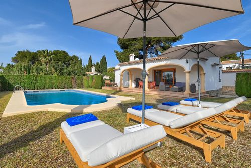Sonrisa Beautiful and comfortable villa with private pool in Xàbia, Costa Blanca, Spain for 4 persons. The house is situated in a coastal, hilly, wooded and residential area, close to restaurants and bars, supermarkets and a tennis court and 2 km from Ambolo Beach, Xàbia....