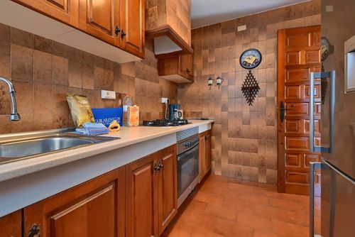 Casa Julieta Casa de vacaciones rústica y clásica con piscina comunitaria en Jávea, Costa Blanca, España, para 4 personas. La casa se encuentra en una zona residencial de playa, cerca de restaurantes y bares, a 1 km de la playa El Arenal, Jávea, y a 1 km del Mediterráneo, Jávea....