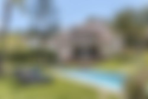 Belleza 10 Het betreft een grote en luxe villa met privézwembad in Javea, Costa Blanca, Spanje voor 10 personen. De woning is gelegen in een residentieel strandgebied en dicht bij restaurants en bars....
