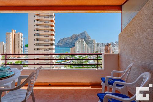 Coralbeach 28A - Grupo Turis Comfortable apartment with communal pool in Calpe, Costa Blanca, Spain for 6 persons. The apartment is situated close to restaurants and bars, shops and supermarkets, and is 100 m from La Fossa / Levante beach....