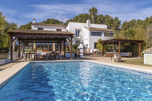Casa Rosalia 18 pax Grote en comfortabele villa in Javea, Costa Blanca, Spanje met privézwembad voor 18 personen. Het huis is gelegen in een landelijke en bosrijke omgeving dichtbij het strand....
