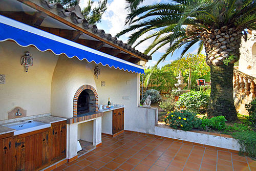 Casa Resa Beautiful and cheerful villa with private pool in Jávea, Costa Blanca, Spain for 6 people. The house is situated in a wooded and residential beach area and is 1 km from Playa Ambolo, Jávea beach....