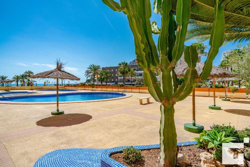 Zafiro 34B Appartement in Calpe, Costa Blanca, Spanje met gemeenschappelijk zwembad voor 4 personen. Het appartement is gelegen nabij restaurants en bars, winkels en supermarkten, en bevindt zich op 25 meter van het La Fossa / Levante strand....